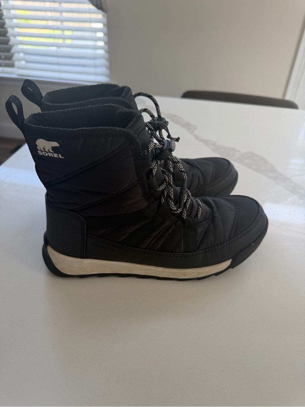 Sorel Whitney II Short Lace Boots Kids Size 5 Black Waterproof Faux Fur Snow